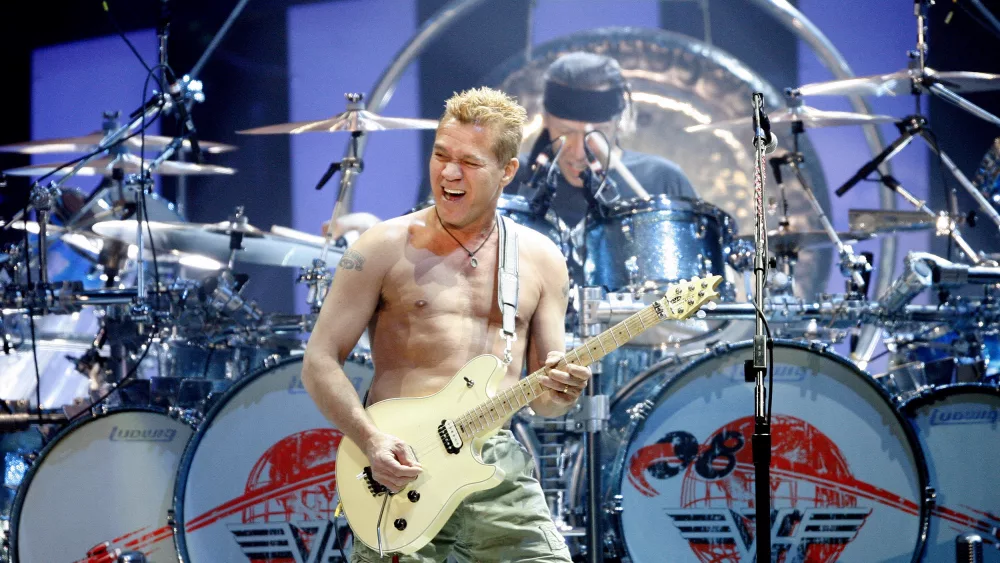 eddie-van-halen-of-van-halen-performs-at-tiger-jam-xi-in-las-vegas-9