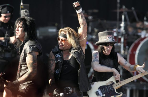 motley-crue-performs-at-the-live-8-concert-in-barrie-ontario-2