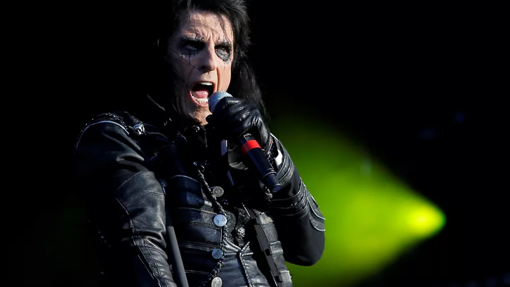 alice-cooper-performs-with-the-hollywood-vampires-band-during-the-hellfest-music-festival-in-clisson-5