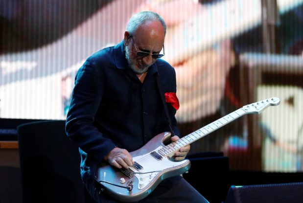 townshend-of-the-who-performs-at-desert-trip-music-festival-at-empire-polo-club-in-indio-7