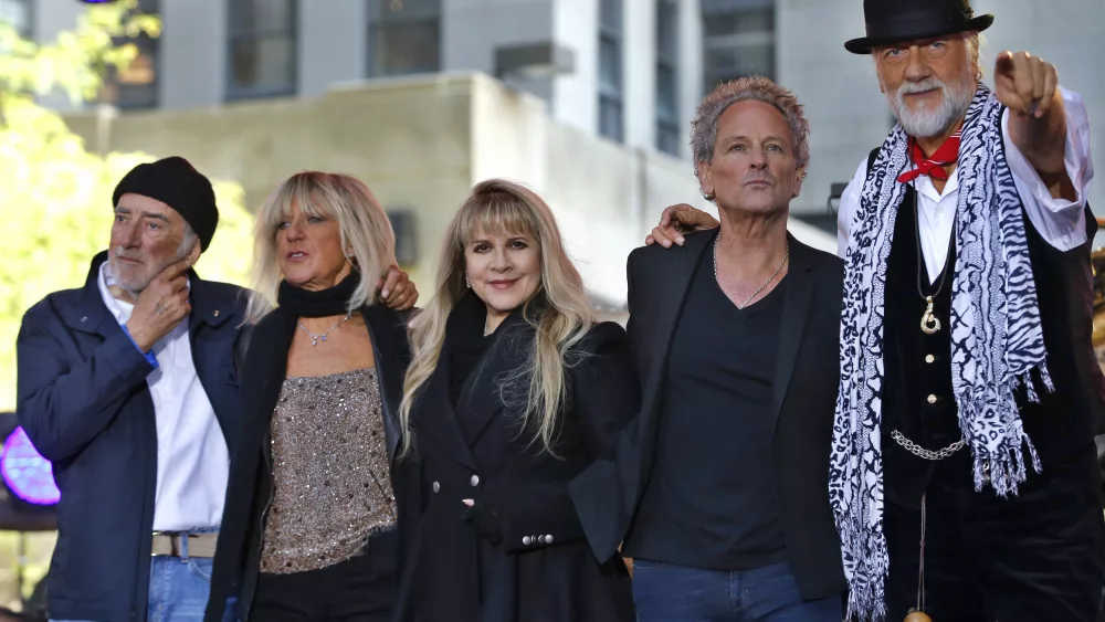 members-of-the-rock-band-fleetwood-mac-stand-together-on-stage-after-performing-a-concert-on-nbcs-today-show-in-new-york-city-2