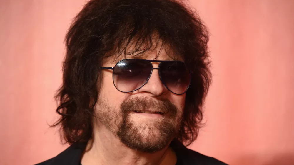 jeff-lynne-attends-the-2017-musicares-event-in-los-angeles-2