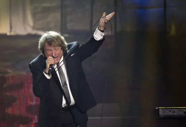 lou-gramm-lead-vocalist-of-the-rock-band-foreigner-performs-during-the-44th-annual-songwriters-hall-of-fame-ceremony-in-new-york-3