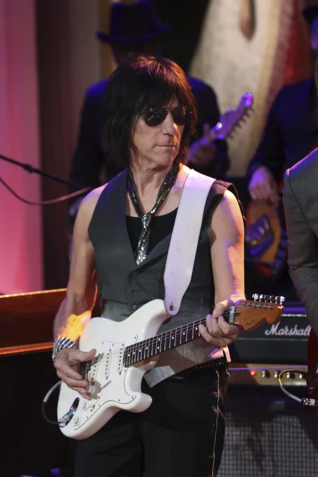 jeff-beck-performs-as-part-of-the-in-performance-at-the-white-house-series-in-washington-3