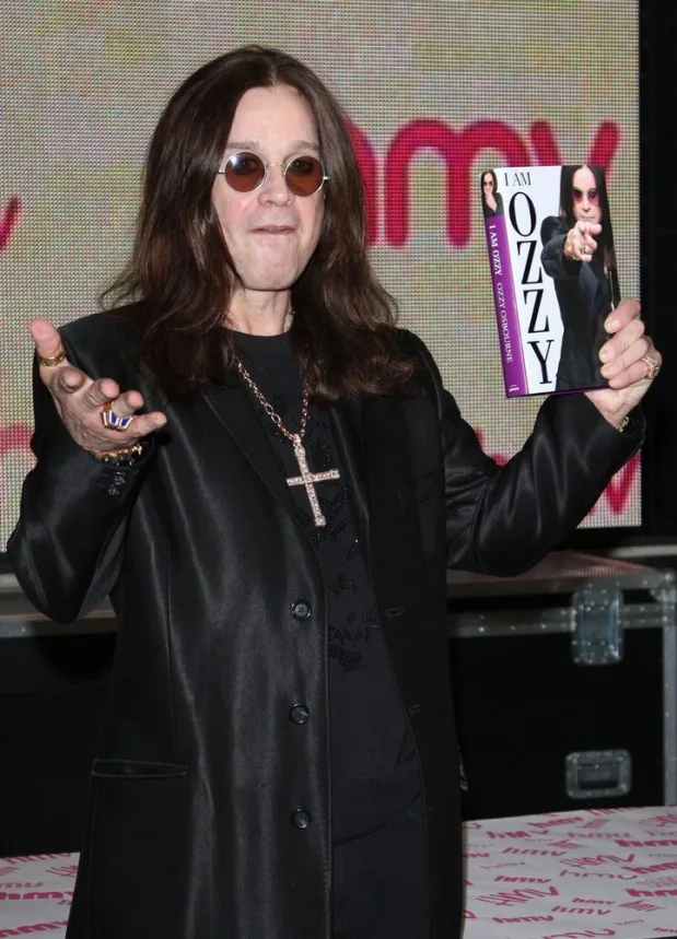 ozzy-osbourne-i-am-ozzy-book-signing-at-hmv-in-london-on-october-2-2009-3