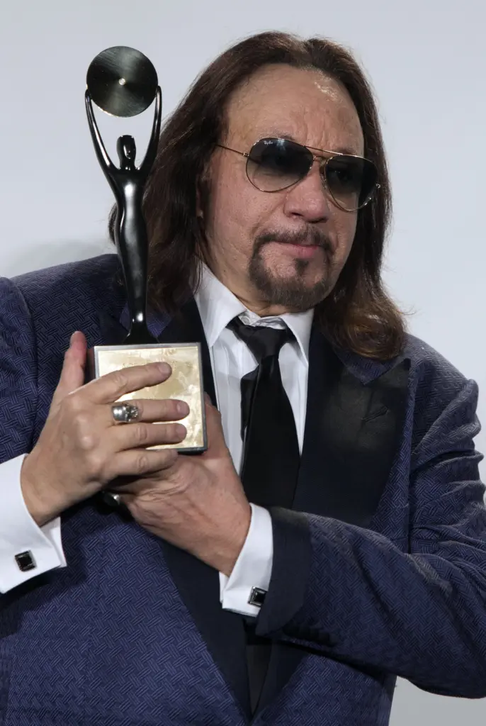 kiss-band-member-frehley-poses-with-his-award-after-rock-band-was-inducted-at-29th-annual-rock-and-roll-hall-of-fame-induction-ceremony-in-brooklyn-new-york-13