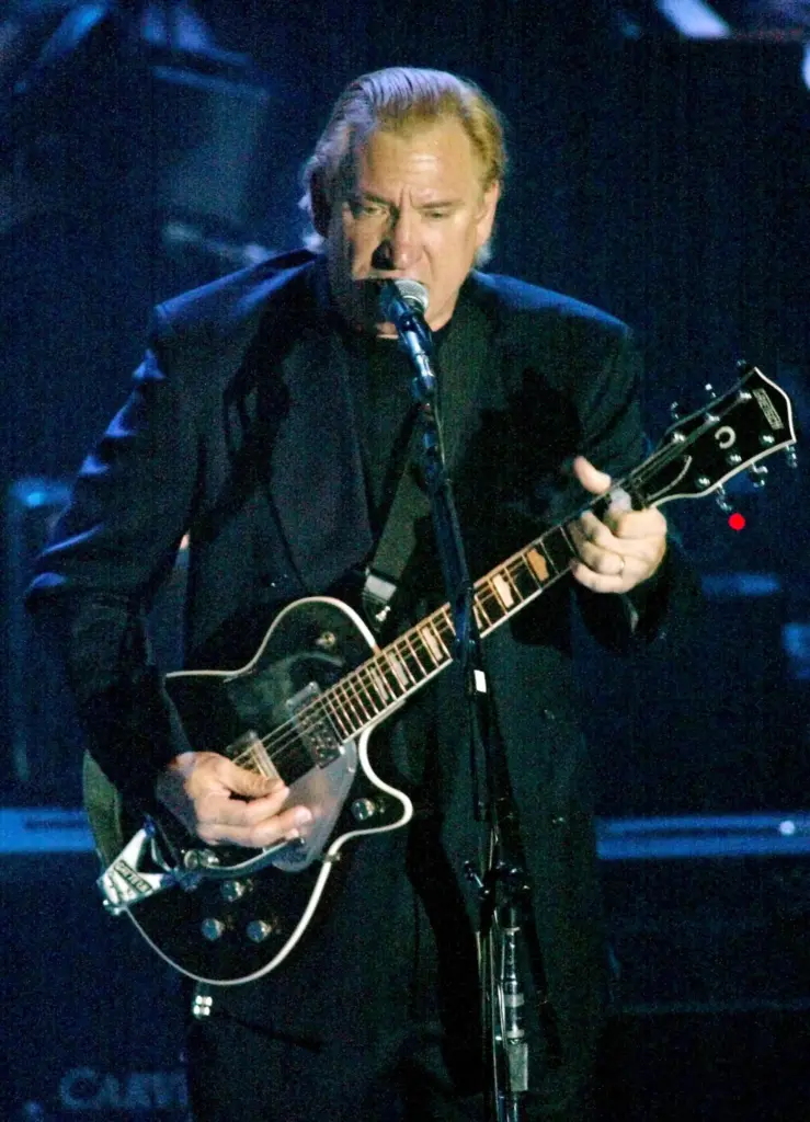 joe-walsh-of-the-eagles-performs-at-the-hard-rock-joint-in-las-vegas-9