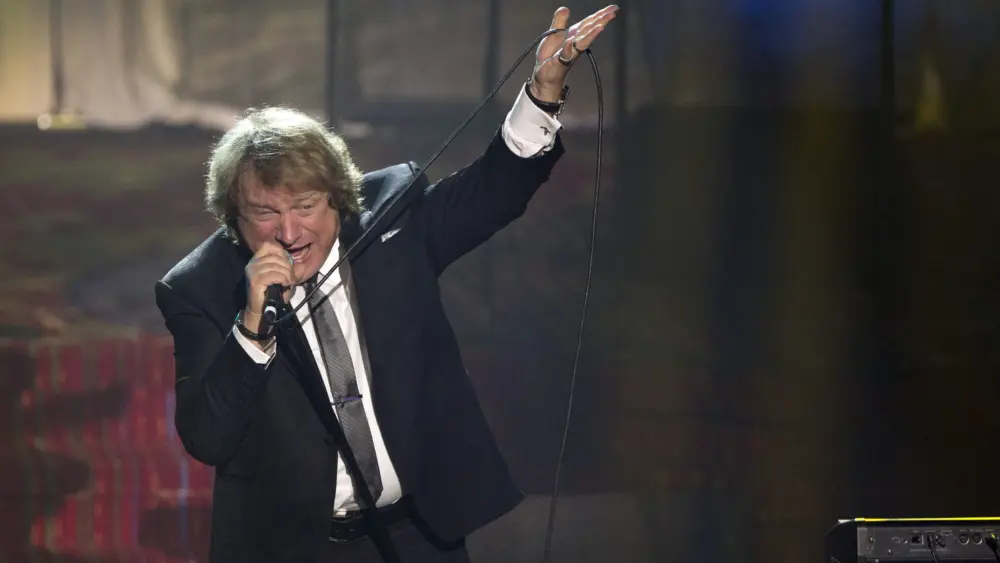 lou-gramm-lead-vocalist-of-the-rock-band-foreigner-performs-during-the-44th-annual-songwriters-hall-of-fame-ceremony-in-new-york-4