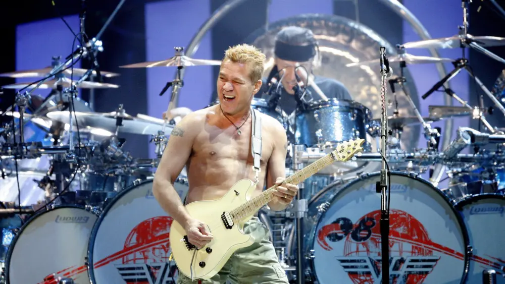 eddie-van-halen-of-van-halen-performs-at-tiger-jam-xi-in-las-vegas-13
