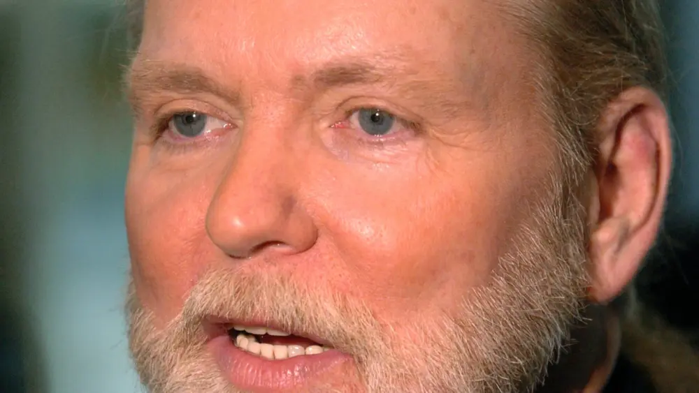 georgia-music-hall-of-fame-inductee-gregg-allman-arrives-at-the-28th-annual-awards-banquet-in-atlanta-2