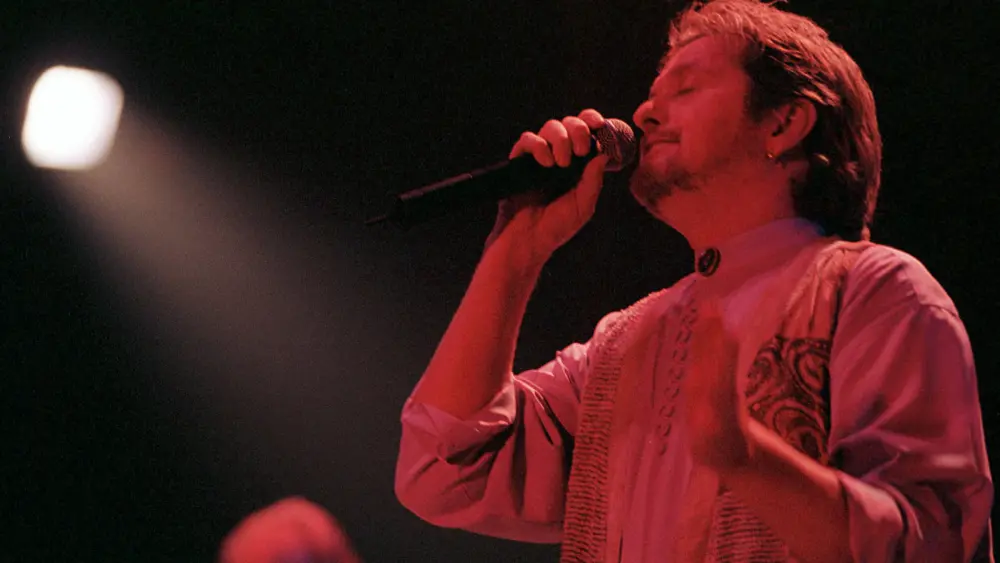 jon-anderson-of-rock-group-yes-sings-in-bucharest-4