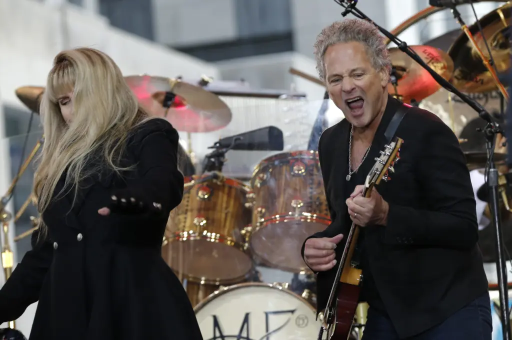members-of-the-rock-band-fleetwood-mac-lindsey-buckingham-and-stevie-nicks-perform-during-a-concert-by-the-band-on-nbcs-today-show-in-new-york-city-3