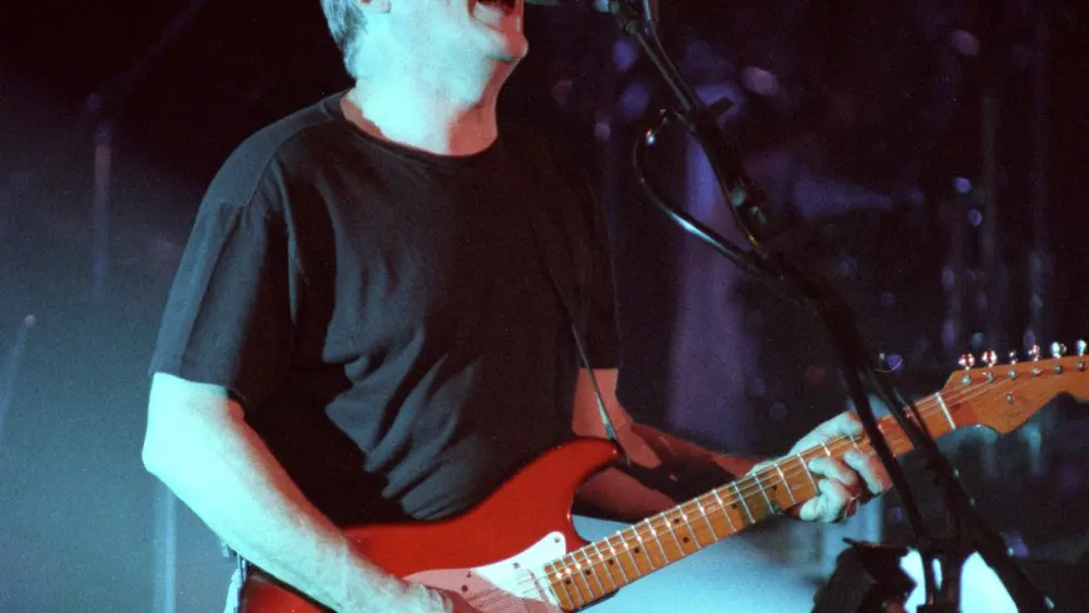 lead-singer-pink-floyd-gilmour-plays-at-earls-court-in-london-13