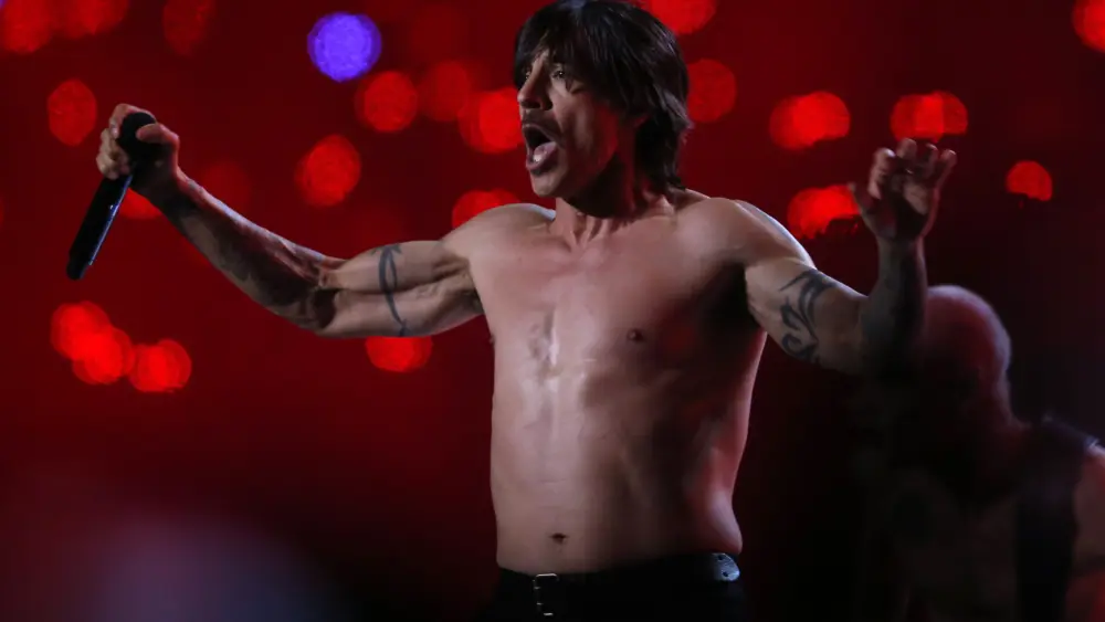anthony-kiedis-of-the-red-hot-chili-peppers-performs-during-the-halftime-show-of-the-nfl-super-bowl-xlviii-football-game-between-the-denver-broncos-and-the-seattle-seahawks-in-east-rutherford-4