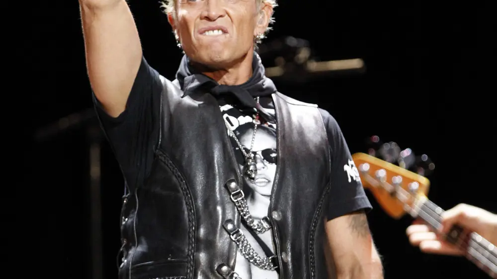 billy-idol-performs-during-the-eighth-annual-musicares-map-fund-benefit-concert-in-los-angeles-california-5