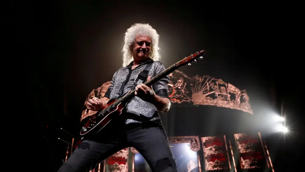 guitarist-may-of-band-queen-performs-during-the-rhapsody-tour-at-the-forum-in-inglewood-11