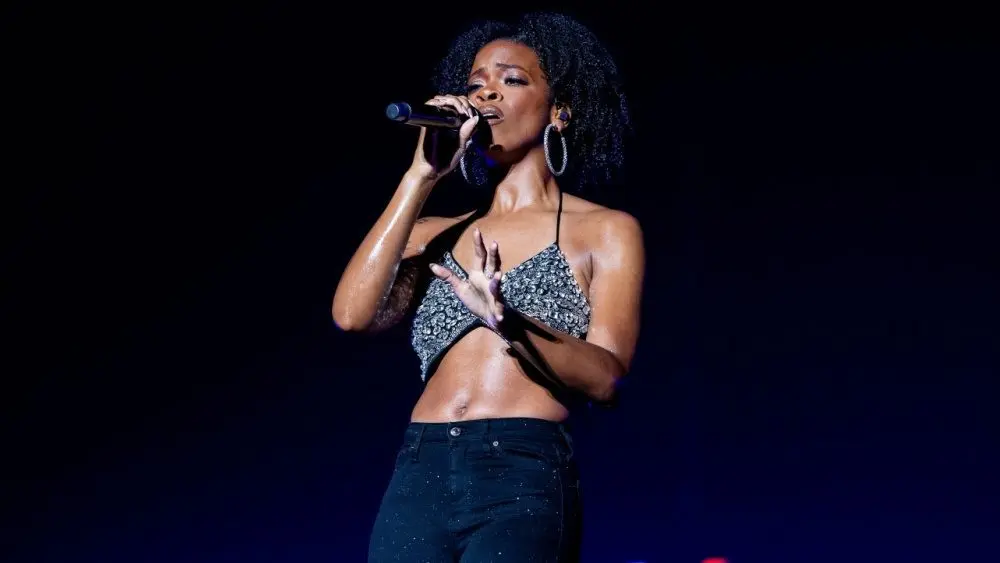 Ari Lennox Performs on the Nostalgia Tour in Jacksonville Florida USA December 18^ 2023 at The Vystar Veterans Memorial Arena
