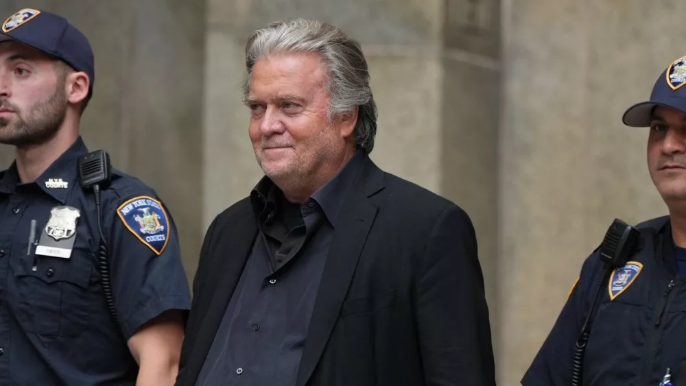 Steve Bannon^ former adviser to Donald Trump^ center^ outside of Manhattan State Supreme Court. NEW YORK^ NYUSA - September 8^ 2022