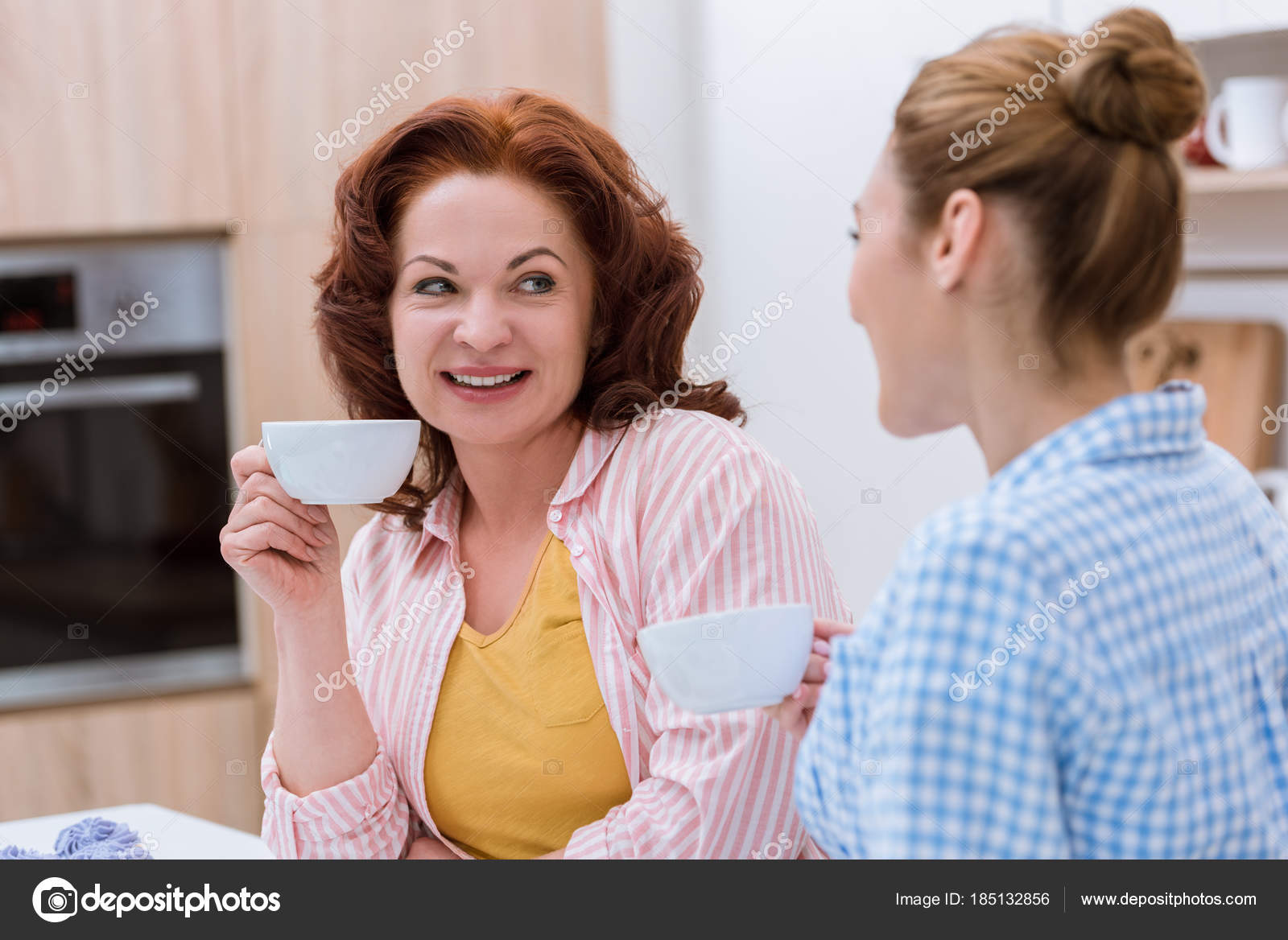 depositphotos_185132856-stock-photo-young-woman-her-mother-drinking