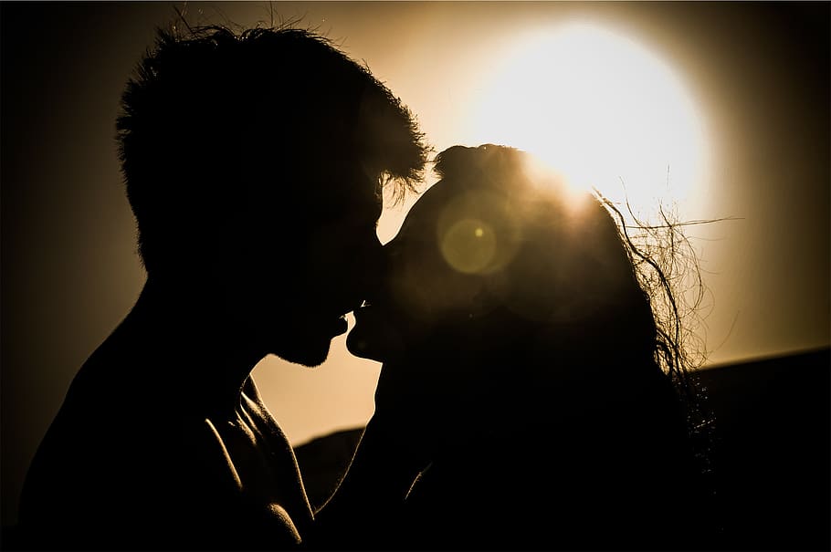 sunset-kiss-couple-love