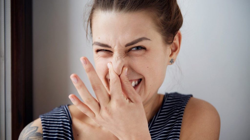 quick-fixes-for-your-stinky-body-parts-01-1440x810