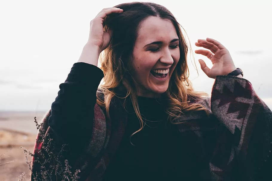 laughter-laugh-laughing-woman