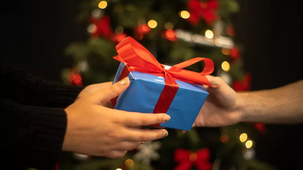 giving_a_christmas_gift