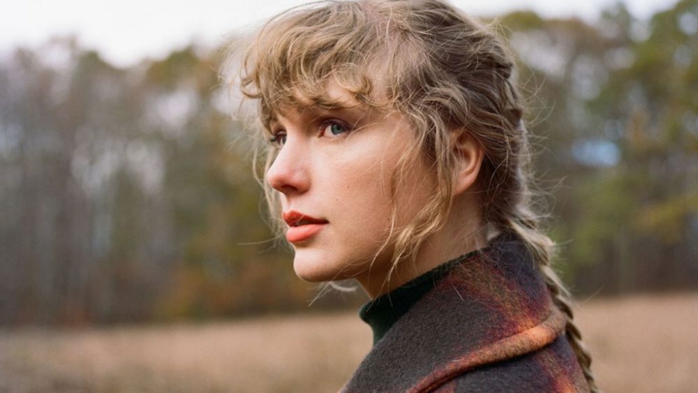 03-taylor-swift-press-cr-beth-garrabrant-2020-billboard-pro-1260