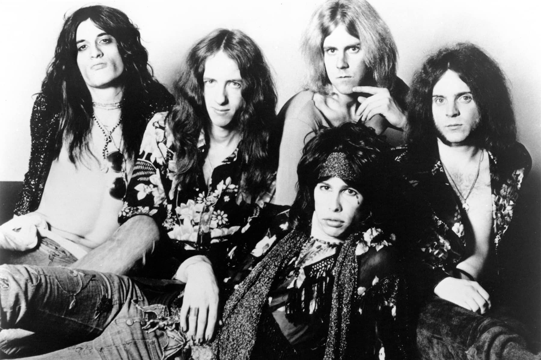 photo-of-aerosmith-and-joe-perry-and-tom-hamilton-and-steven-tyler-and-brad-whitford-and-joey-kramer