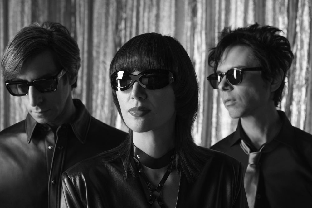 yeah-yeah-yeahs-cool-it-down-_-press-photo-by-david-black-1675788824-1000x667