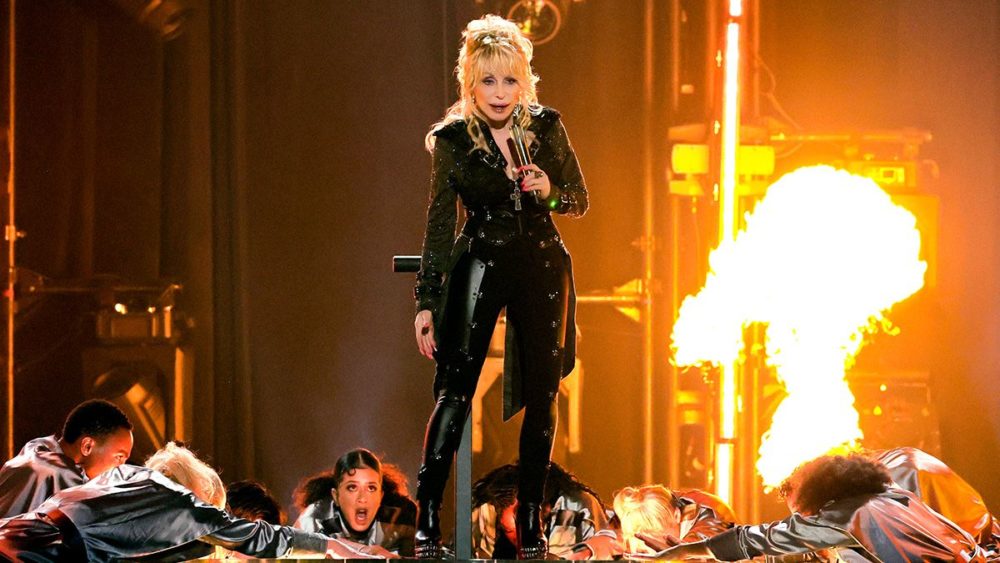 dolly-parton-worlds-on-fire-live