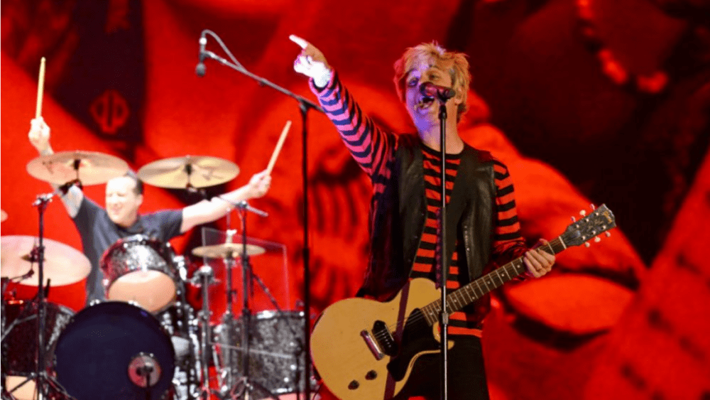 screenshot-2023-10-23-at-11-55-23-green-day-debut-new-song-look-ma-no-brains-at-when-we-were-young-watch