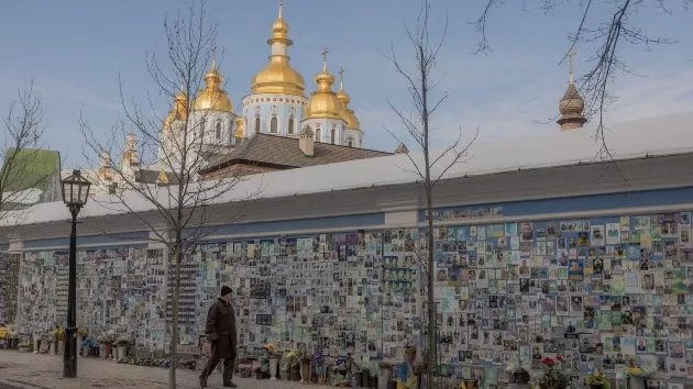 getty_ukrainewallofremembrance_022425819352