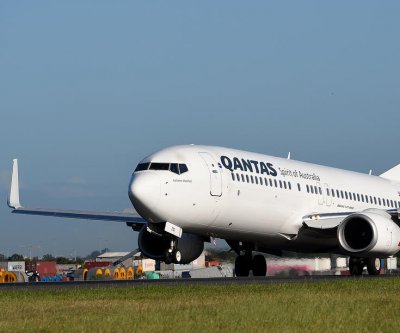 Qantas asks 100 executives to fill in as baggage handlers amid staff shortage