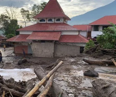 Flooding kills at least 37 in Indonesia's West Sumatra