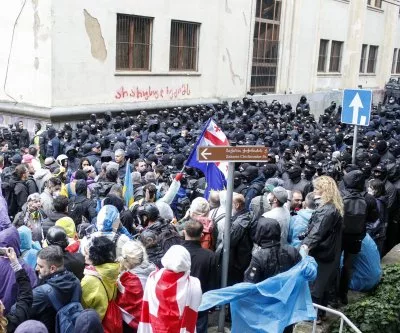 authorities-clear-protesters-from-georgian-parliament-as-lawmakers-advance-foreign-agent-bill-2