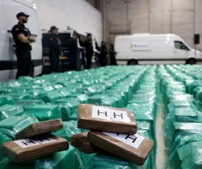 spanish-national-police-seize-13-tons-of-cocaine-hidden-in-banana-containers-2