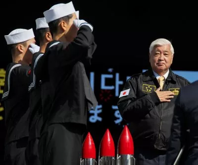 japan-defense-minister-boards-s-korean-warship-for-first-time-to-show-military-cooperation-2