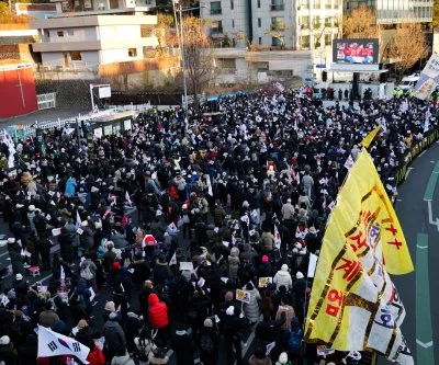 south-korean-investigators-call-off-attempt-to-arrest-yoon-after-standoff-2