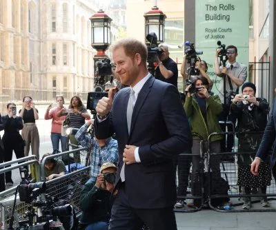 prince-harry-settles-complaint-against-rupert-murdochs-news-group-newspapers-2