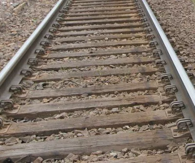 in-india-rail-passengers-die-after-jumping-from-train-being-hit-by-another-2