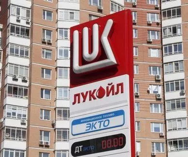 ukrainian-drones-hit-russian-lukoil-refinery-causing-fire-significant-damage-2