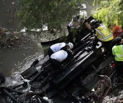 bus-plunges-into-ravine-in-guatemala-killing-at-least-54-2