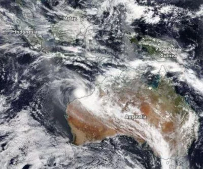 category-4-tropical-cyclone-zelia-with-180-mph-gusts-strikes-western-australia-2