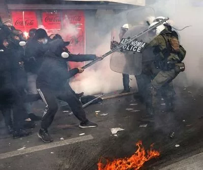 massive-greek-protests-and-strikes-over-fatal-2023-train-crash-erupt-into-violence-2