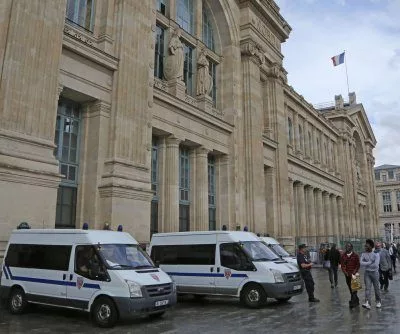 unexploded-wwii-bomb-uncovered-near-gare-du-nord-station-brings-trains-to-a-halt-2