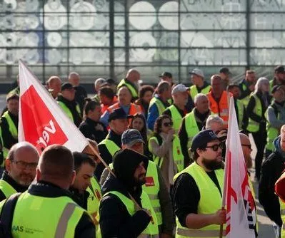 german-airport-workers-launch-strike-hundreds-of-flights-canceled