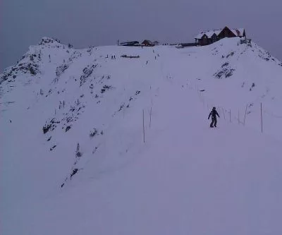 gondola-cabin-with-passengers-falls-at-british-columbia-ski-resort-2