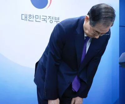 former-south-korean-prime-minister-han-duck-soo-announces-presidential-bid-2