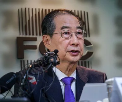 former-south-korean-pm-han-duck-soo-seeks-presidency-on-pledge-of-constitutional-reform-2